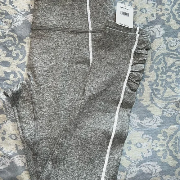 ❄️SOLD❄️- FREE PEOPLE High-Rise 7/8 You're A Peach Leggings SZ. M - Picture 4 of 14